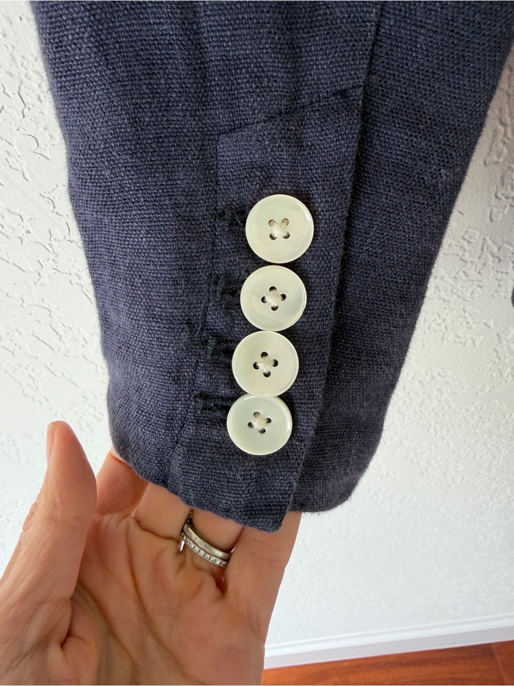 Women’s Alex Mill Navy Button-Up Lightweight Shirt Jacket - Picture 7 of 7